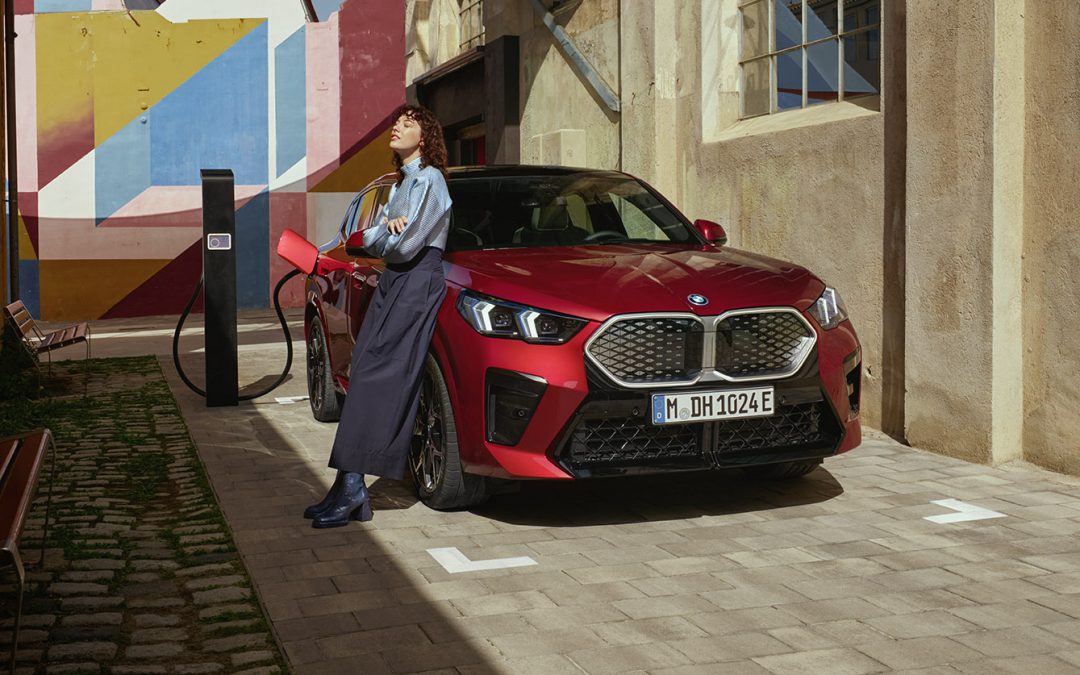 ¡BMW iX2 CARGADO DE ENERGÍA, LLENO DE AHORRO!